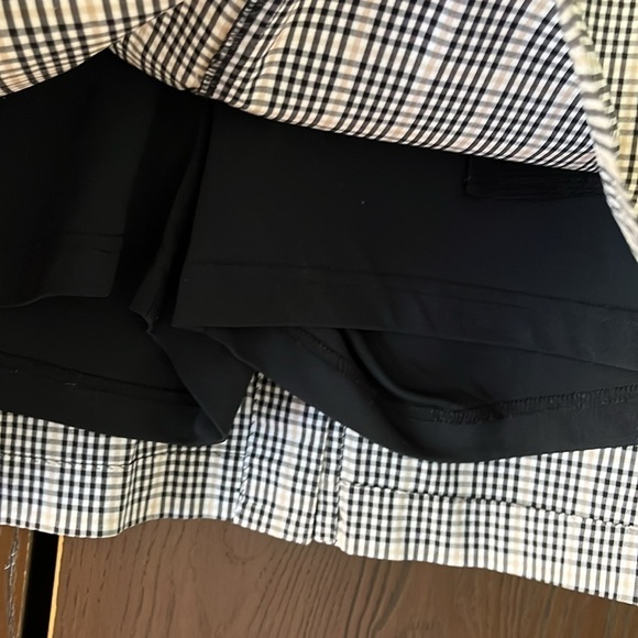 Izod of stretch black/ white/beige plaid skorts with black undershorts. Size 10. - Picture 5 of 11